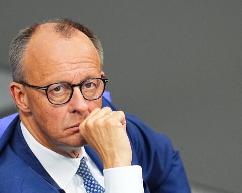 Verwaltungsratsmitglied der BBC tritt aus Protest zurück