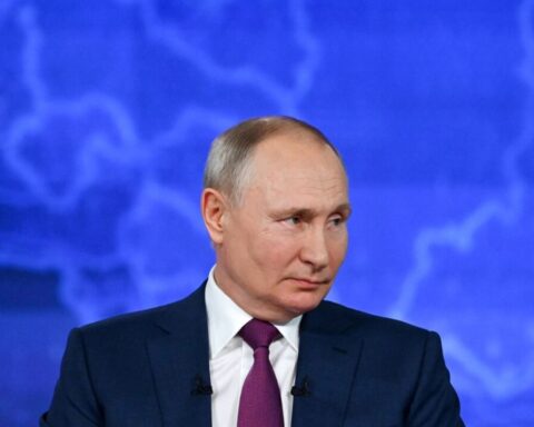 Putinismus-Krieg-Militarisierung-Politik