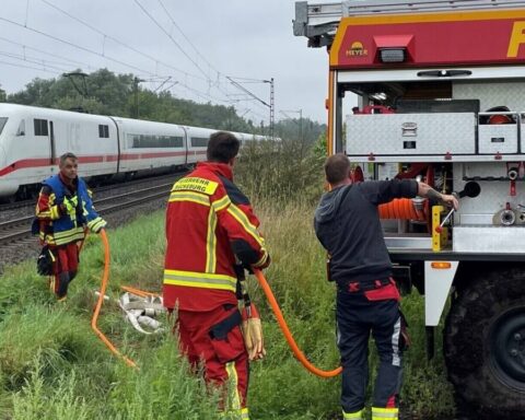 senior-bahngleis-ausrutscher-zug