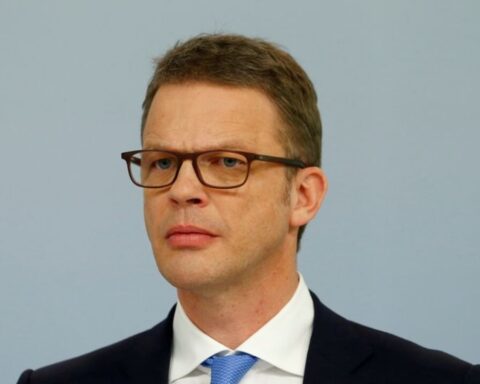 sewing fordert arbeit