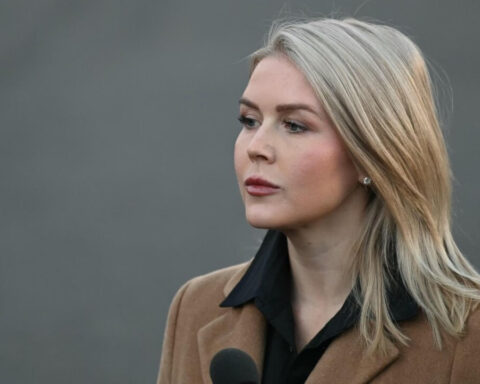 sandars-familie-anklage