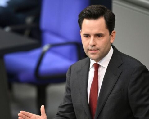 junge-gruppe-social-web