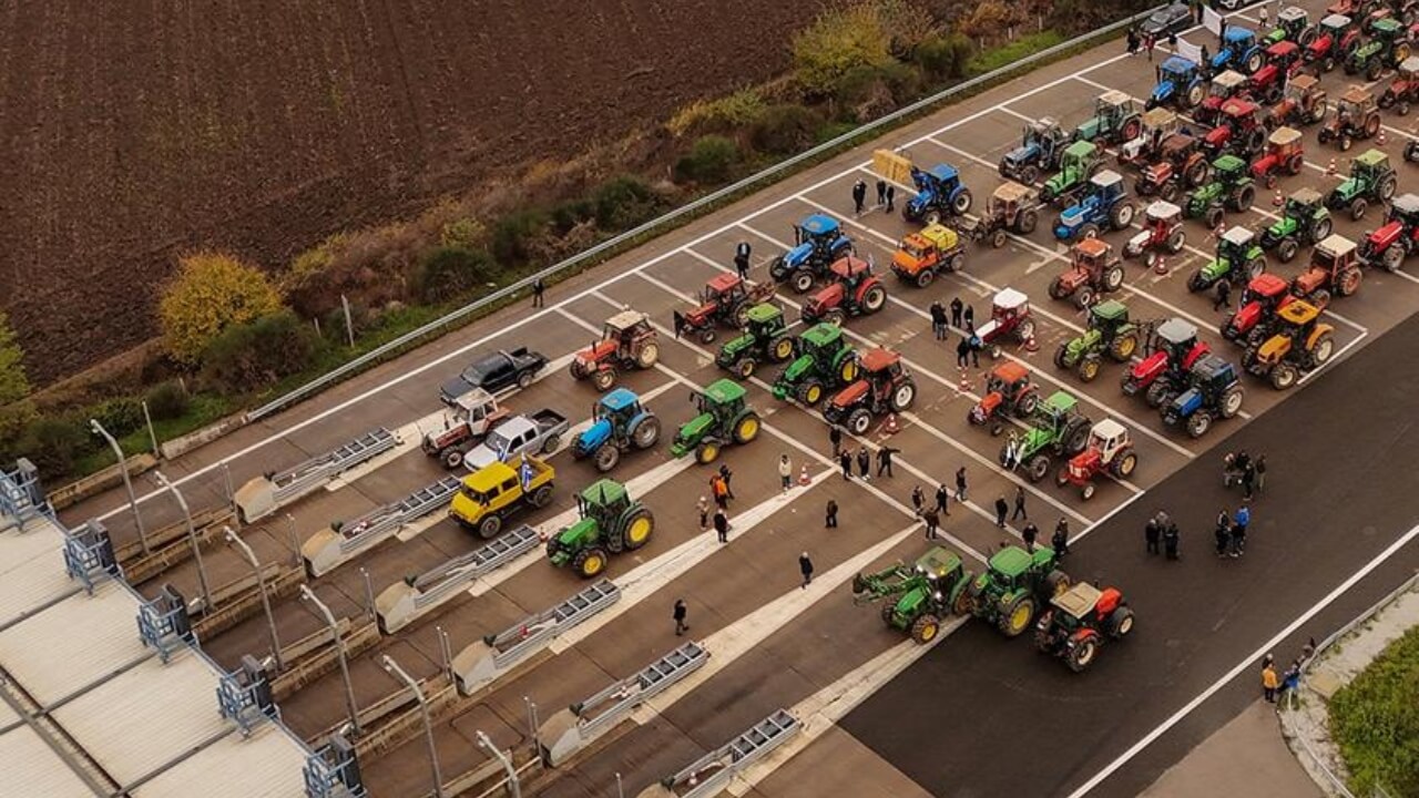 griechische-landwirte-blockieren-grenzen