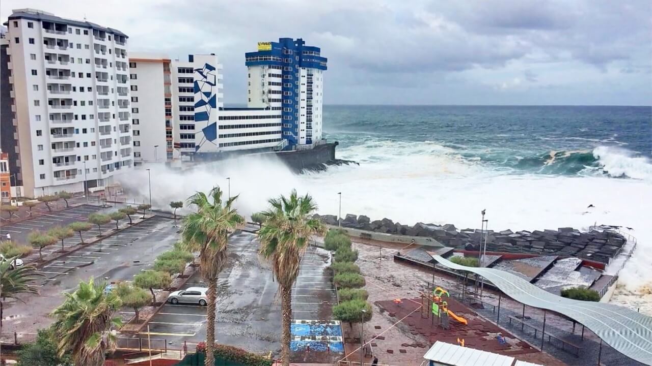 riesenwelle-teneriffa-felsbecken-tote