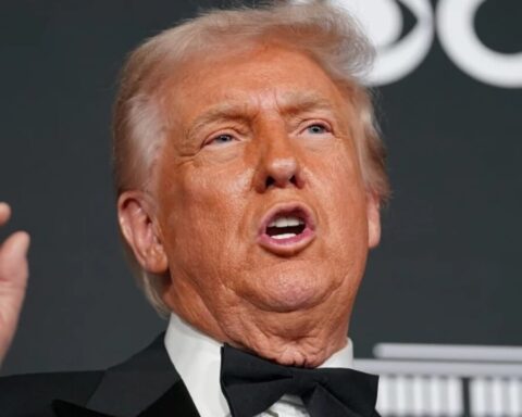 netflix-warner-trump-problem​