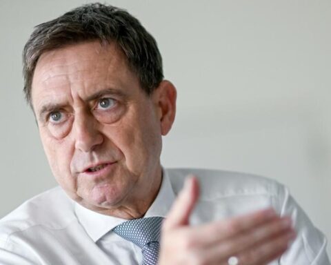 pflegekassen-zahlungsunfaehigkeit-gkv-warnung