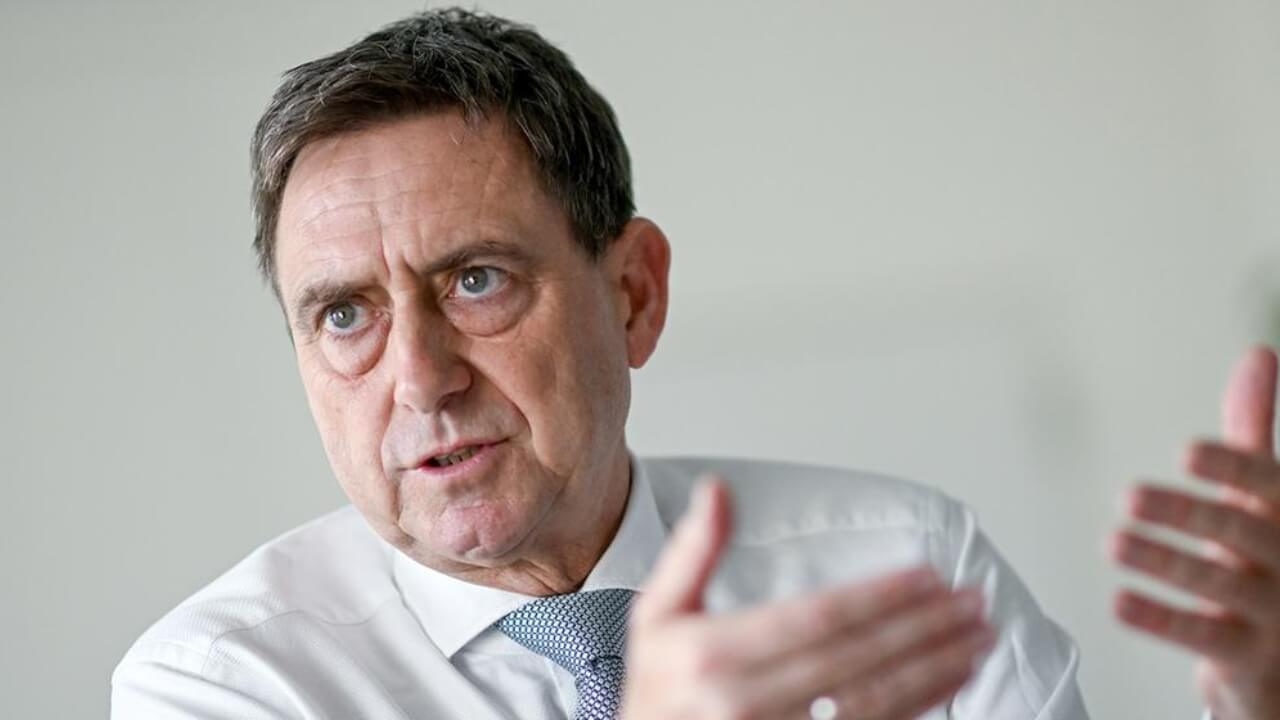 pflegekassen-zahlungsunfaehigkeit-gkv-warnung