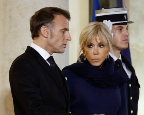 brigitte-macron-deppinnen-skandal