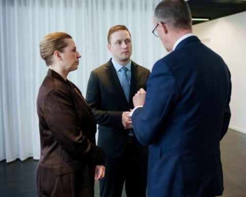 Mette Frederiksen Drei Fronten