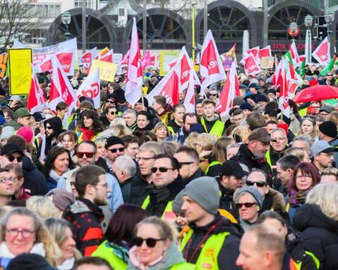 gewerkschaften-drohen-mit-protesten-auf-der-strasse