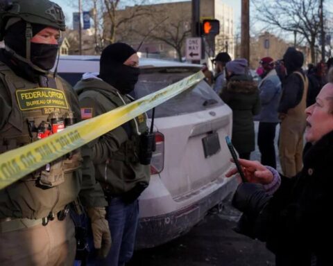 ICE Maskenverbot Demokraten