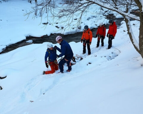 tourist-erfriert-gasteiner-wasserfall