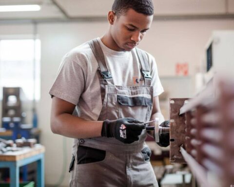 Asylbewerber Arbeitsmarkt Dobrindt Plan