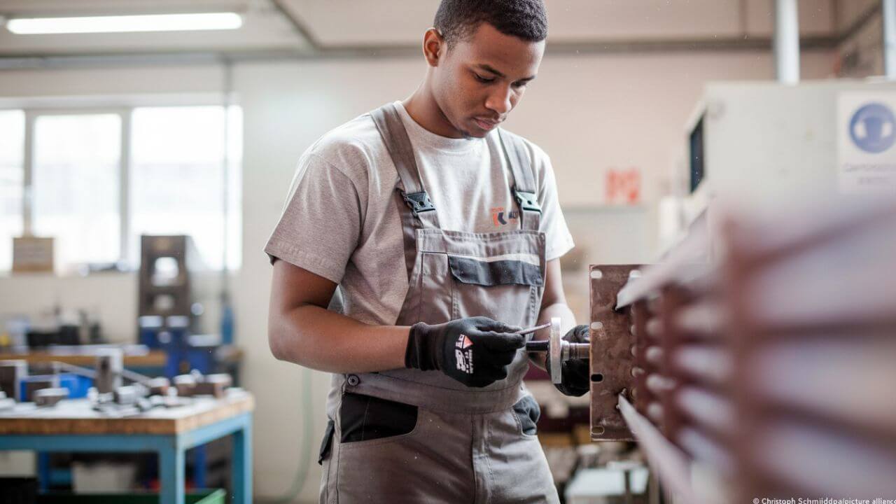 Asylbewerber Arbeitsmarkt Dobrindt Plan