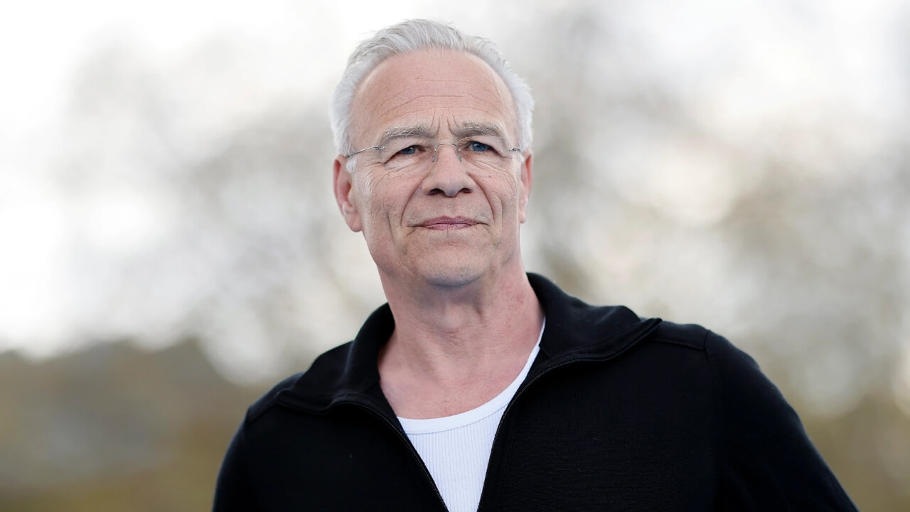 Klaus J. Behrendt