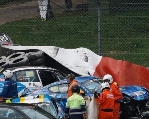 24h-racen-nuerburgring-unfall