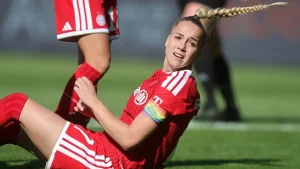 giulia-gwinn-operation-schulter