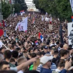 massenprotest-in-serbien