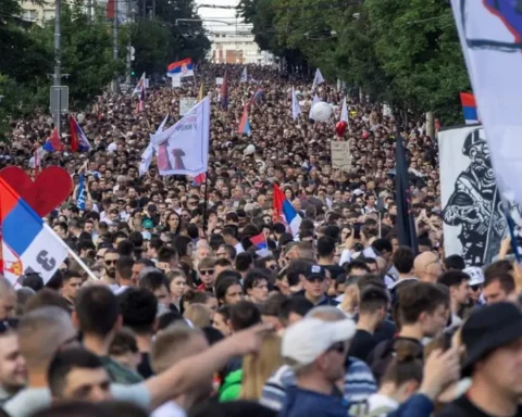 massenprotest-in-serbien
