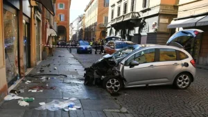 italien-auto-in-menschenmenge-modena