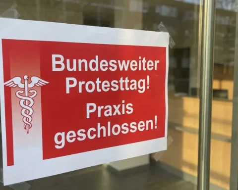 arztpraxis-protest-geschlossen-bleiben
