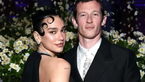 callum-turner-heiratet-dua