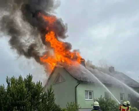 blitzeinschlag-bautzen-wohnhaus-brand