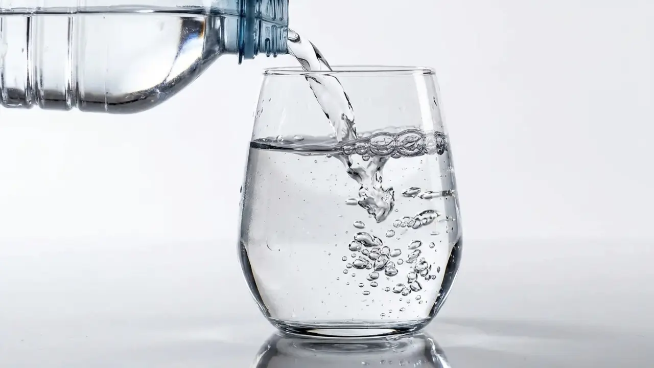 mineralwasser rückruf bakterien flaschen