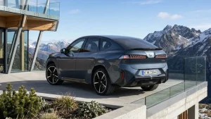 bmw-ix4-elektro-suv-herbst