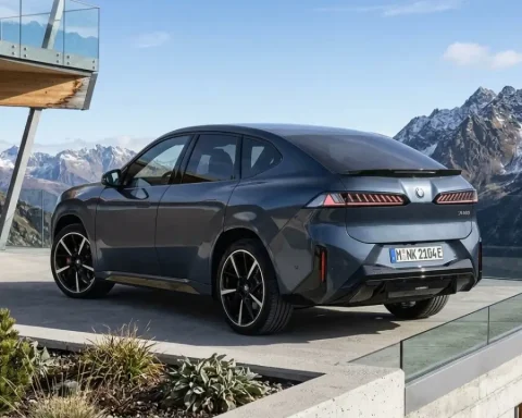 bmw-ix4-elektro-suv-herbst