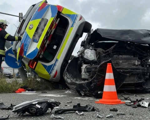 streifenwagen-unfall-aurich-rot