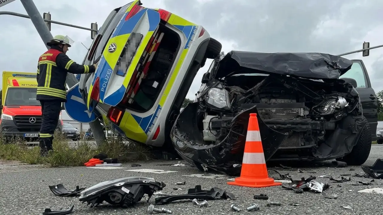 streifenwagen-unfall-aurich-rot