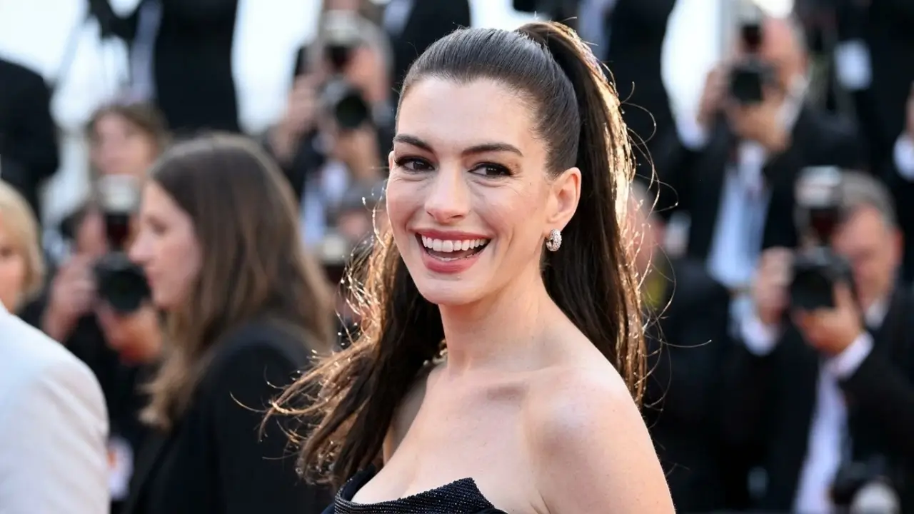anne-hathaway-adidas-tokyo