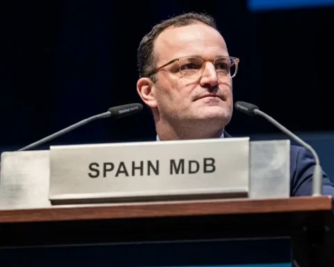 spahn-sardinien-urlaub-skandal