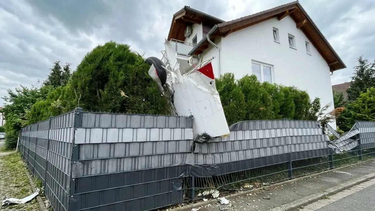 flugzeugabsturz-limburgerhof-maschine-zerbricht