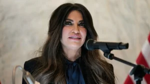 kimberly-guilfoyle-ruecktritt-griechenland