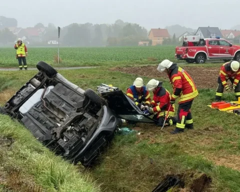 unfall-creuessen-ueberschlag-st2184